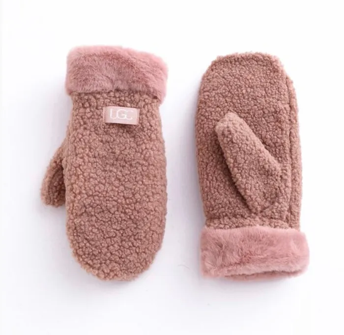 Candlewick Gift Shop Earrings Fleece Mittens