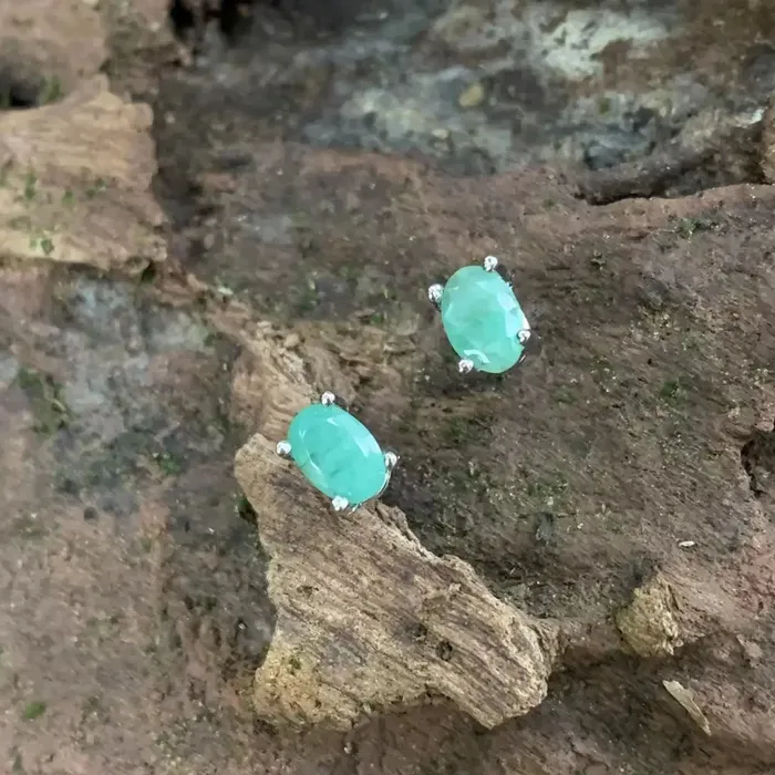 Earrings Metamorphidi Natural Emerald Earrings 925 Silver Studs