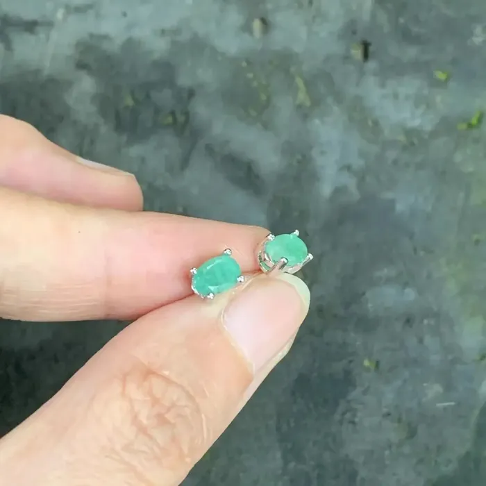 Earrings Metamorphidi Natural Emerald Earrings 925 Silver Studs