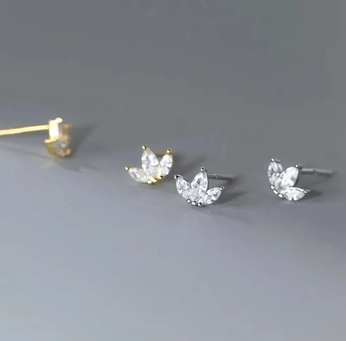 Get Signatured Earrings Stud Leaf Earrings