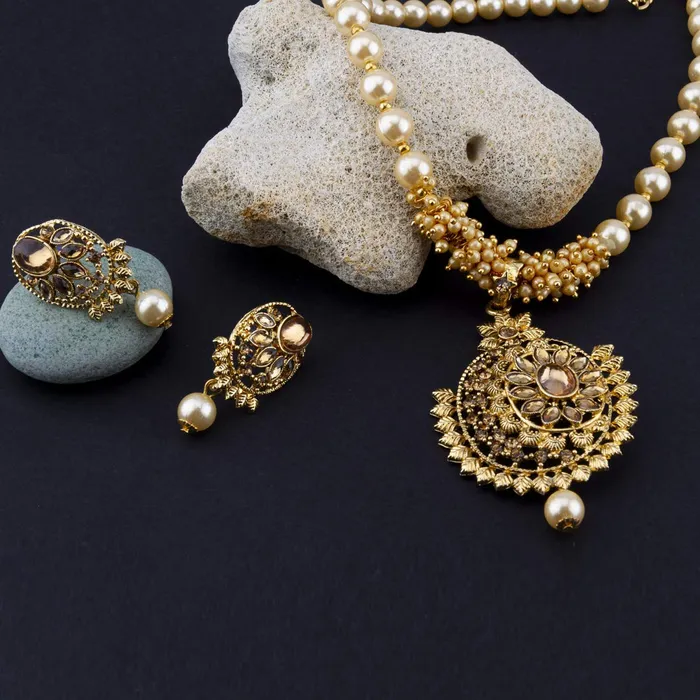 Necklaces Yellow Chimes Yellow Chimes Exclusive Traditional Pearl Stud Kundan Floral Design Necklace with Earrings for Women