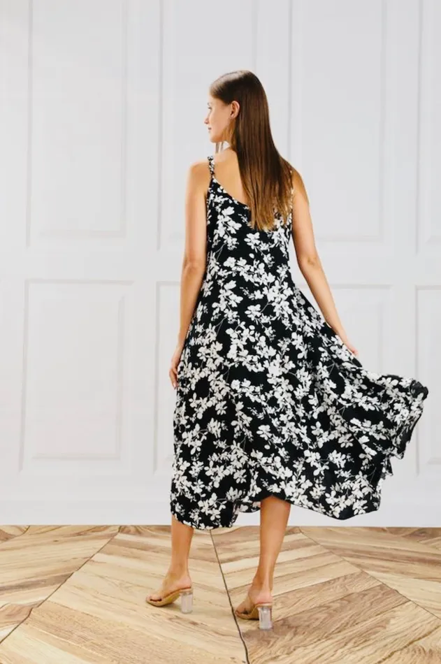 Rings Candlewick Gift Shop Black White Floral Dress One Size