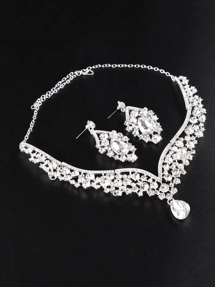 Yellow Chimes Jewellery Set for Women and Girls Fashion White Crystal Jewellery Set for Women Silver Toned Crystal Choker Necklace Set Birthday Gift for Girls Women Design 5 Yellow Chimes Earrings
