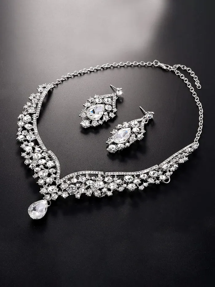 Yellow Chimes Jewellery Set for Women and Girls Fashion White Crystal Jewellery Set for Women Silver Toned Crystal Choker Necklace Set Birthday Gift for Girls Women Design 5 Yellow Chimes Earrings