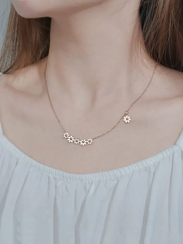 Yellow Chimes Rings Yellow Chimes Pendant for Women Floral Necklace Statement Style Rose Gold Plated Chain Pendant Necklace for Women and Girls